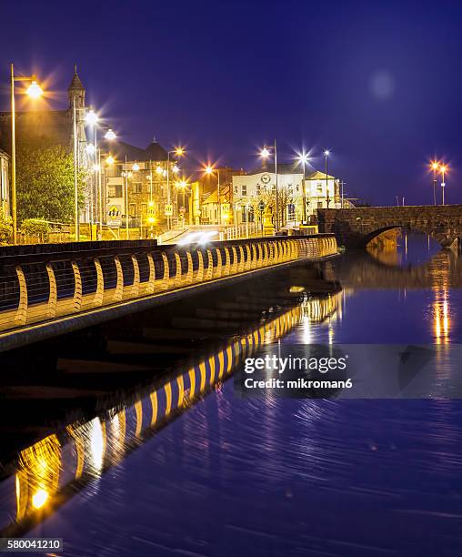 clancy strand limerick's city centre at night - limerick city fotografías e imágenes de stock