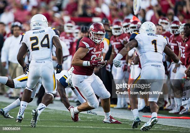 Henry Apple Razorbacks 78 Hunter Henry Arkansas Stock Photos, High-Res Pictures, and Images ...