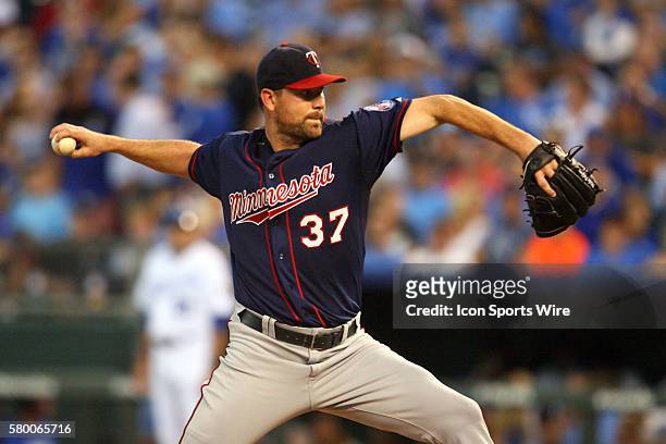 Minnesota Twins pitcher Mike Pelfrey [6139] pitches early in a game against the Kansas City Royals at Kauffman Stadium in Kansas City, MO.