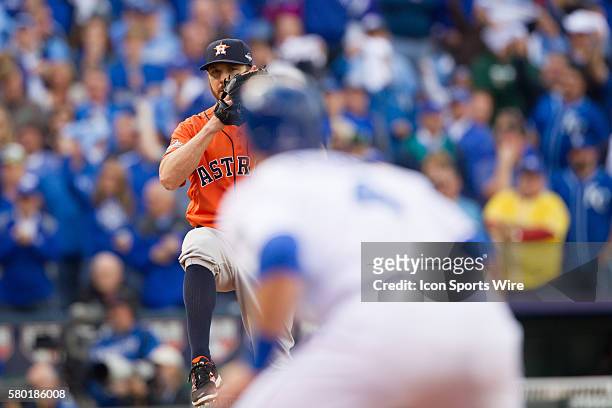 Houston Astros relief pitcher Oliver Perez keeps an eye on Kansas City Royals left fielder Alex Gordon while winding up during the MLB Playoff ALDS...