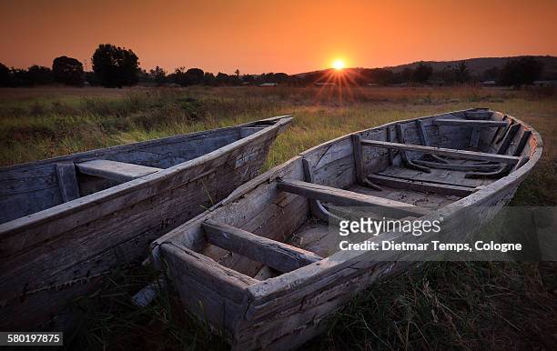 sunrise with fishing boats, lake tanganyika - dietmar temps stock-fotos und bilder