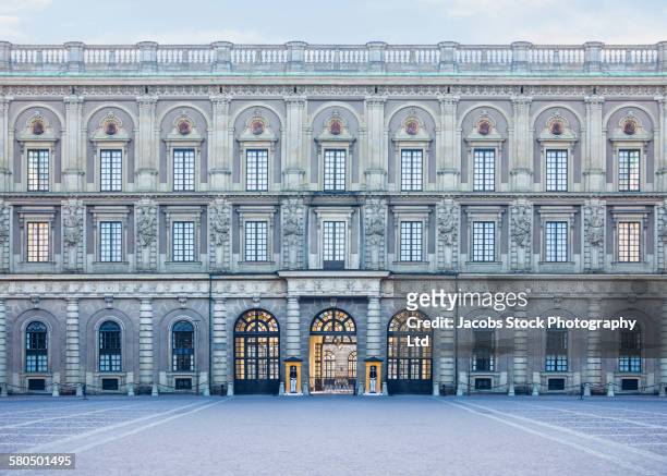 royal palace and courtyard, stockholm, stockholm, sweden - royal palace stock pictures, royalty-free photos & images