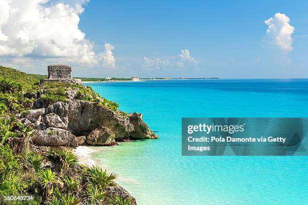 panoramic view of the mayan ruins of tulum, mexico - playa del carmen photos et images de collection