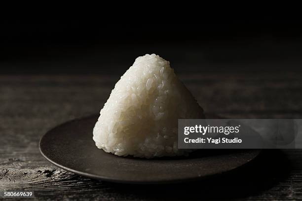 rice ball - bola de arroz fotografías e imágenes de stock