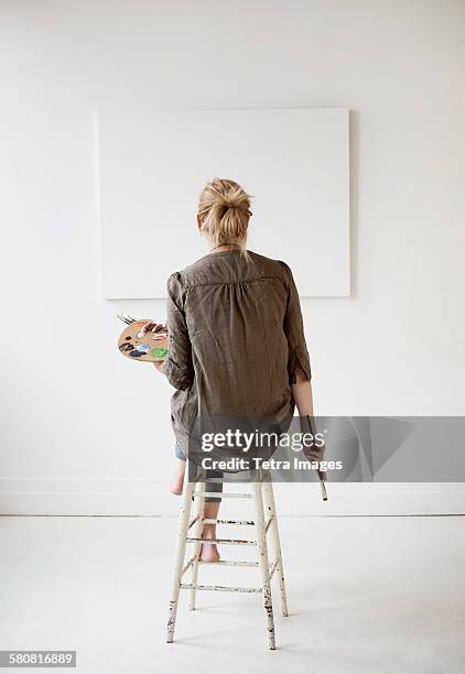 usa, new jersey, female artist painting in studio - 芸術家 ストックフォトと画像