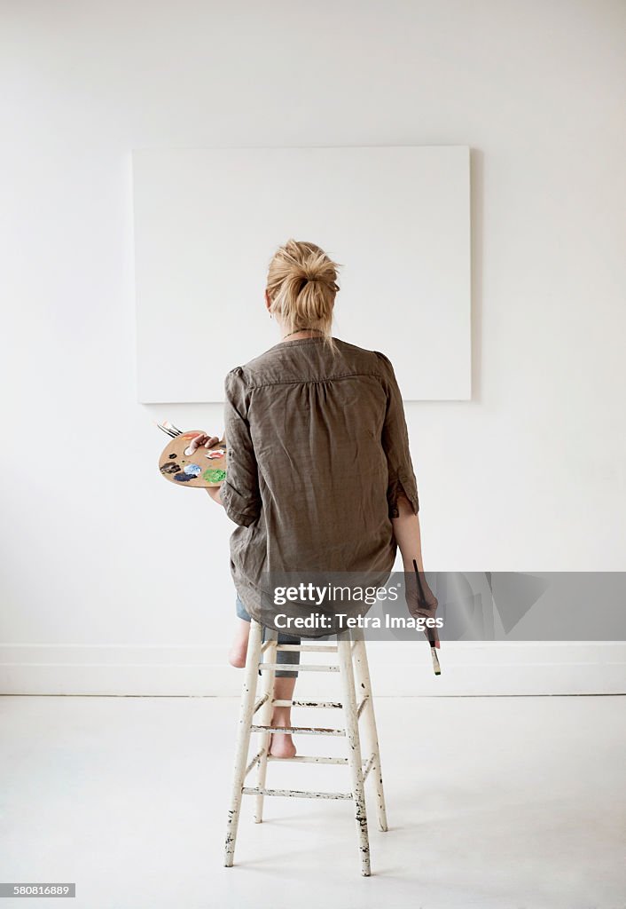USA, New Jersey, Female artist painting in studio