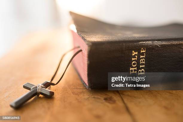 usa, new jersey, view of bible and cross - religiöser text stock-fotos und bilder