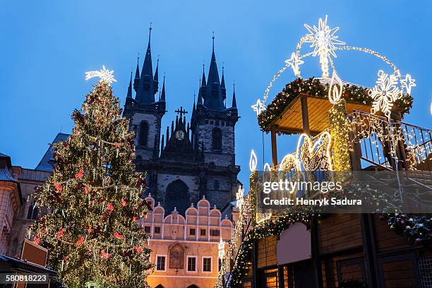 czech republic, prague, church of our lady before tyn - prague christmas market old town stockfoto's en -beelden