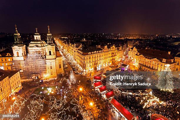 czech republic, prague, town square at night - prague christmas market old town stockfoto's en -beelden