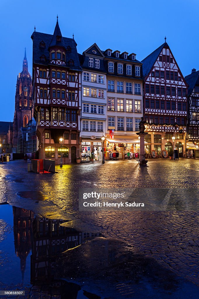 Germany, Hesse, Frankfurt, Romerberg Plaza, Illuminated townhouses and square