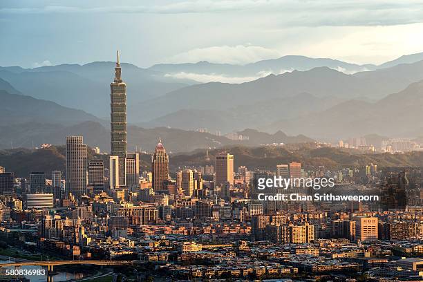 view of taipei city - taiwan stock-fotos und bilder