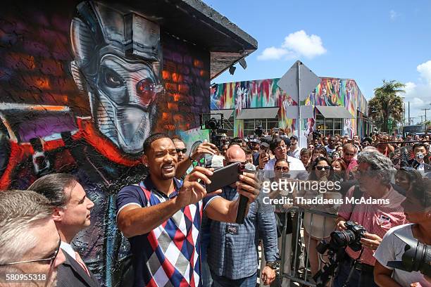Will Smith takes a selfie at the mural at the "Suicide Squad" Wynwood Block Party and mural reveal with the cast on July 25, 2016 in Miami, Florida. )