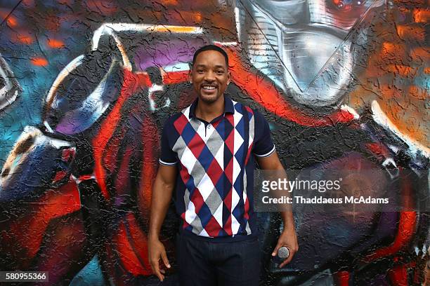 Will Smith poses in front of the mural at the "Suicide Squad" Wynwood Block Party and mural reveal with the cast on July 25, 2016 in Miami, Florida. )