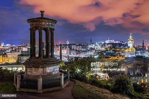 night, edinburgh, scotland - calton hill foto e immagini stock