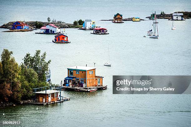houseboats on great slave lake, yellowknife - great slave lake stock pictures, royalty-free photos & images