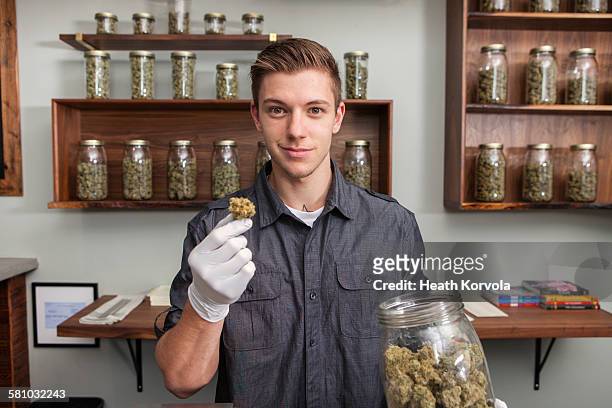 small business marijuana dispensary in oregon. - cannabis store stockfoto's en -beelden