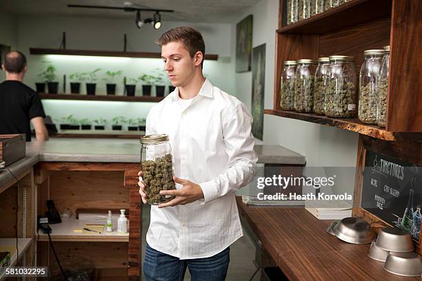 small business marijuana dispensary in oregon. - cannabis store stock pictures, royalty-free photos & images