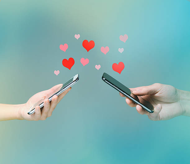 smart phone love connection - site de rencontre photos et images de collection