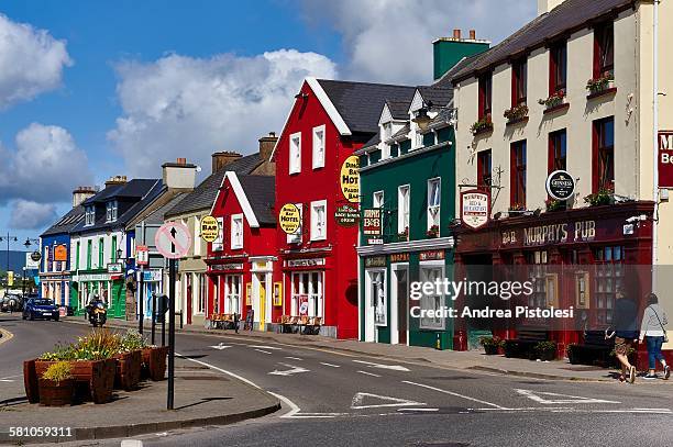 dingle city, dingle peninsula, ireland - irlanda fotografías e imágenes de stock