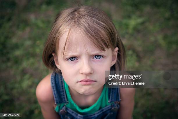 grumpy child - 8 girls no cup stock-fotos und bilder