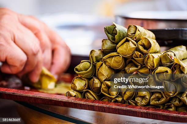 making traditional turkish food dolmades - ドルマデス ストックフォトと画像