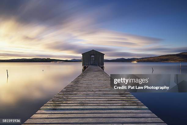 spectacular views of boomer bay. - hobart tasmania - fotografias e filmes do acervo