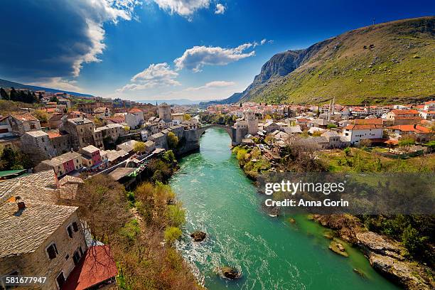 mostar bridge and neretva river from above, bosnia - bosnia and hercegovina stock pictures, royalty-free photos & images