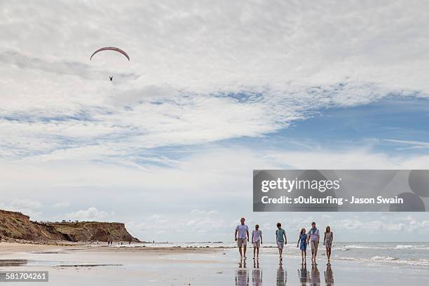 family walk along the beach - isle of wight stock-fotos und bilder