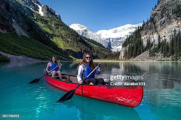 two girls kayaking, lake louise, banff national park, alberta, canada - lake louise stock pictures, royalty-free photos & images