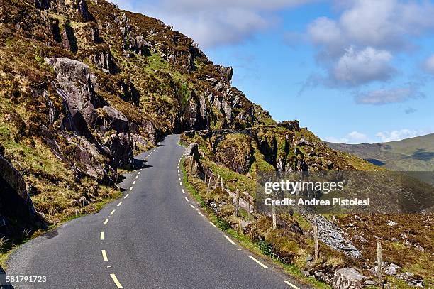 conor pass, dingle peninsula, ireland - connor pass foto e immagini stock