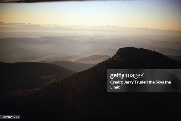 camels hump vermont green mountains - corcunda imagens e fotografias de stock