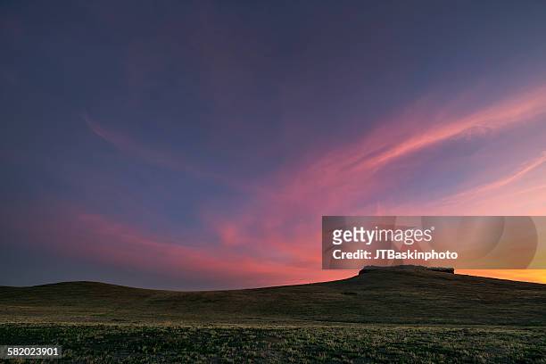 grassland plateau at sunset - fresno californië stockfoto's en -beelden