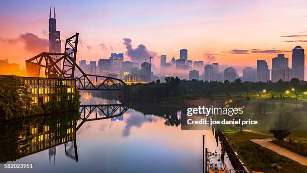 st. charles air line bridge, chicago, illinois, am - willis tower stock pictures, royalty-free photos & images