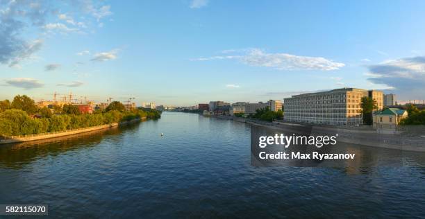 cityscape of moscow - cymbal water stock-fotos und bilder