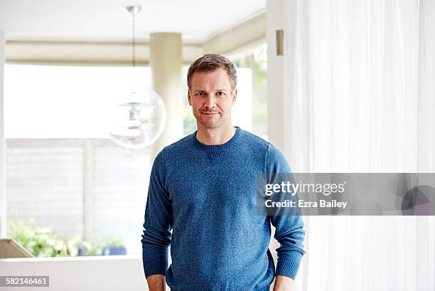 Honest Portrait Of A Man In Apartment, 照片檔