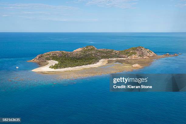 esk island, whitsundays - private island stock-fotos und bilder