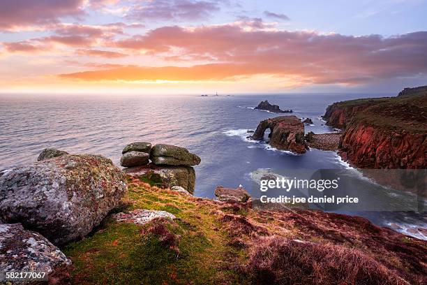 sea arch, land's end, cornwall, england - lands end cornwall stock-fotos und bilder