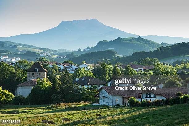 col des trois-croix - village of fatisah stockfoto's en -beelden