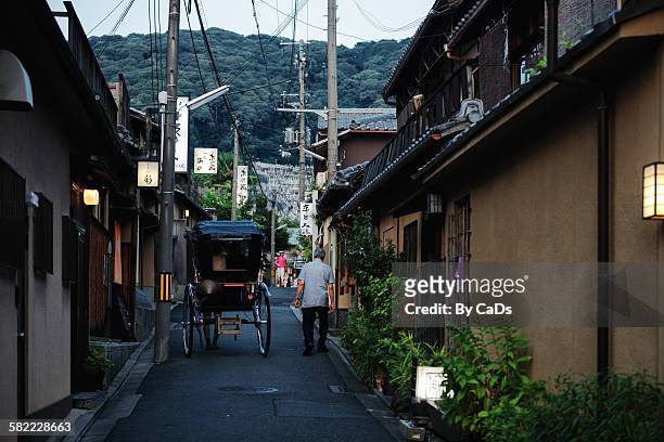 alley in kyoto - brouette stock pictures, royalty-free photos & images