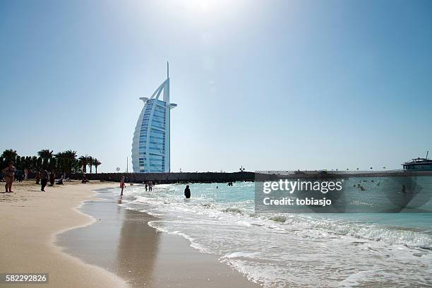 jumeirah beach dubai - dubai jumeirah beach stockfoto's en -beelden