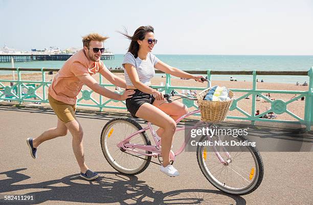 brighton rock 41 - couple cycling bildbanksfoton och bilder