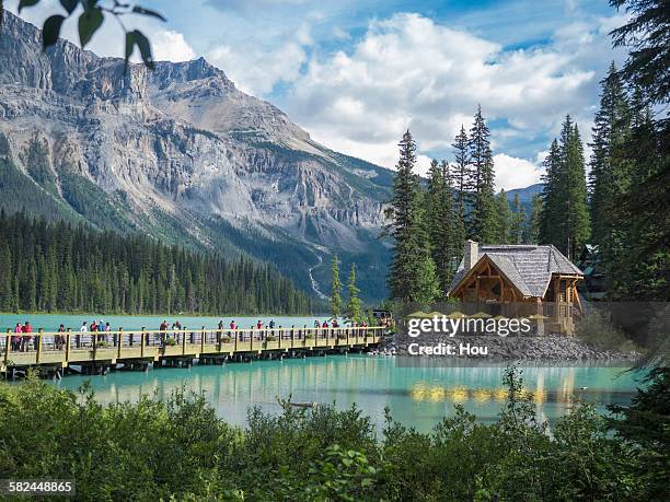 emerald lake yoho national park - ヨーホー国立公園 ストックフォトと画像