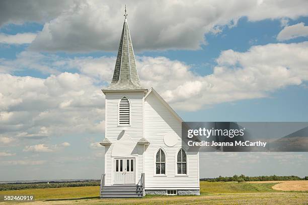 prairie church - iglesia fotografías e imágenes de stock