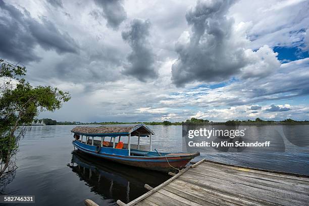 amazon tourist boat - iquitos fotografías e imágenes de stock
