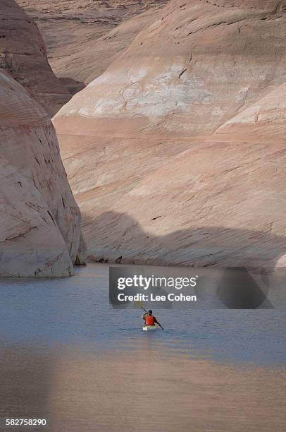 kayaker on lake powell - lake powell stock pictures, royalty-free photos & images