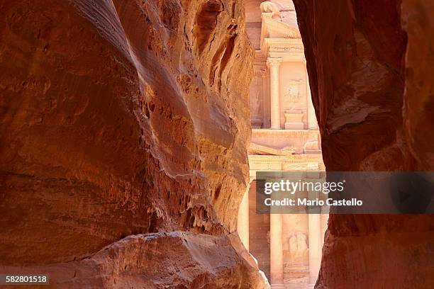 al khazneh in petra, jordan, tomb of the pharao - pharao stock pictures, royalty-free photos & images