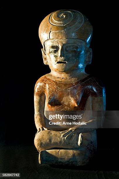 Statuette of the Chorrera culture of 50 cm. From the private collection of David Goldbaum, a wealthy businessman from Ecuador. He bought this piece...