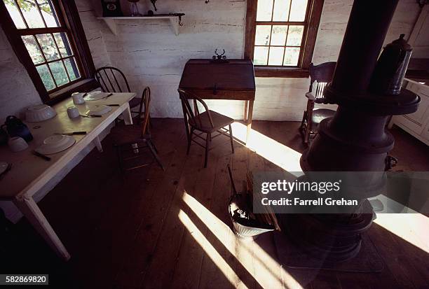 interior of theodore roosevelt's cabin - theodore roosevelt national park stockfoto's en -beelden