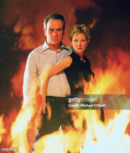 Anne Heche and Tommy Lee Jones starred in the film Volcano. News Photo -  Getty Images