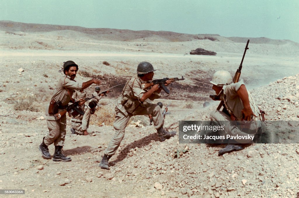 Iraqi Soldiers in Combat